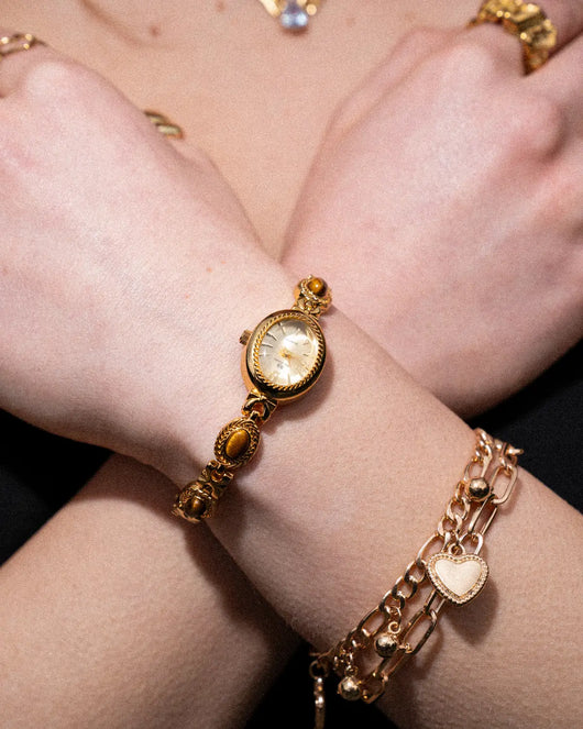 Elegant and Trendy Luna Watch